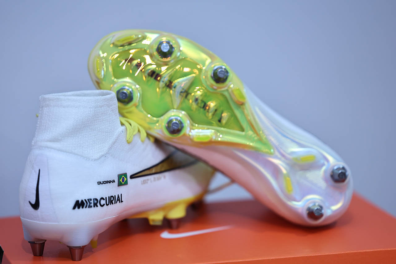 Nike e CBF celebram conquista da Seleção Brasileira Feminina com chuteiras douradas exclusivas