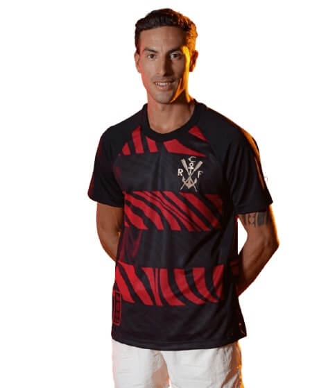 Flamengo lança camisa em homenagem aos 130 anos