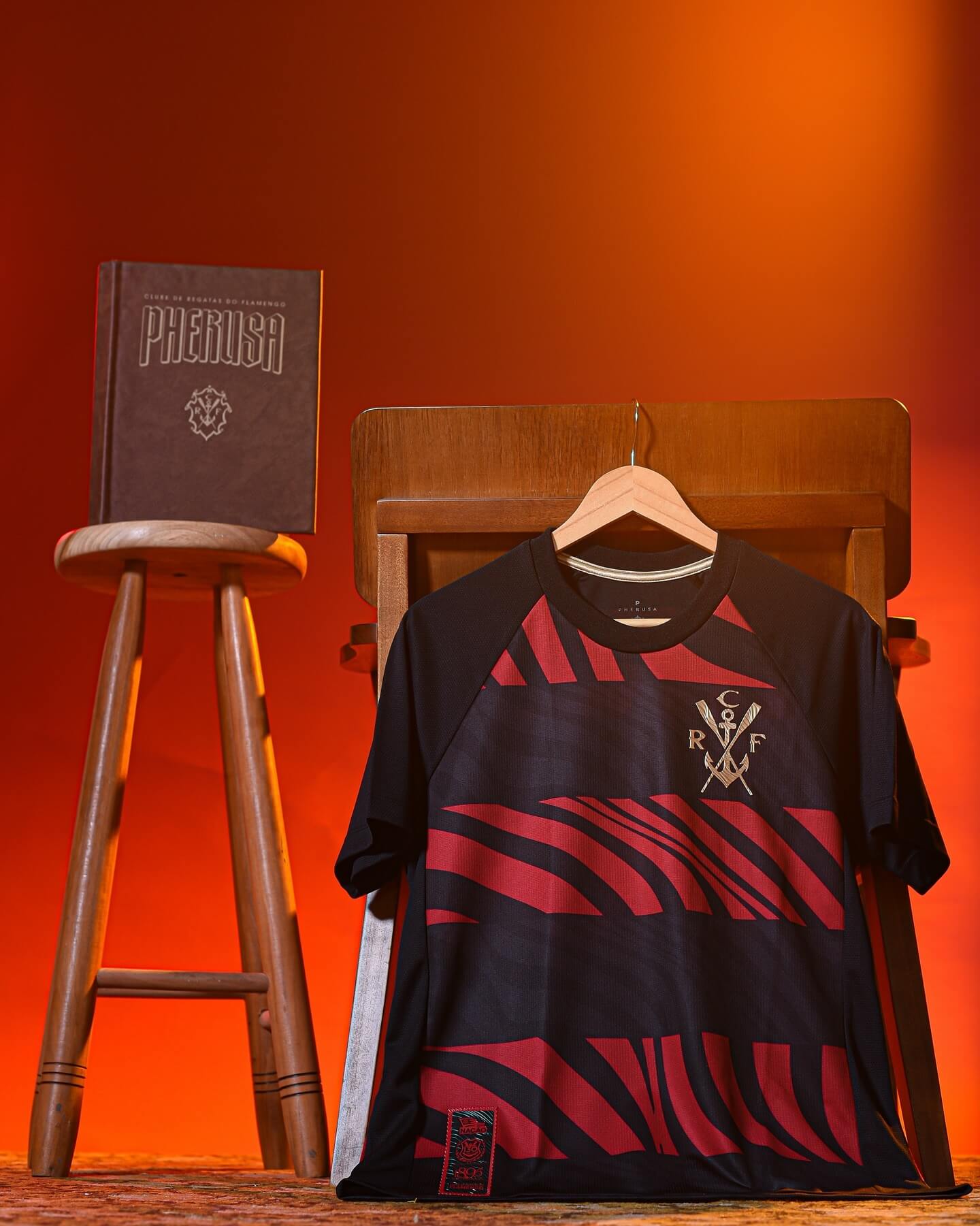 Flamengo lança camisa em homenagem aos 130 anos