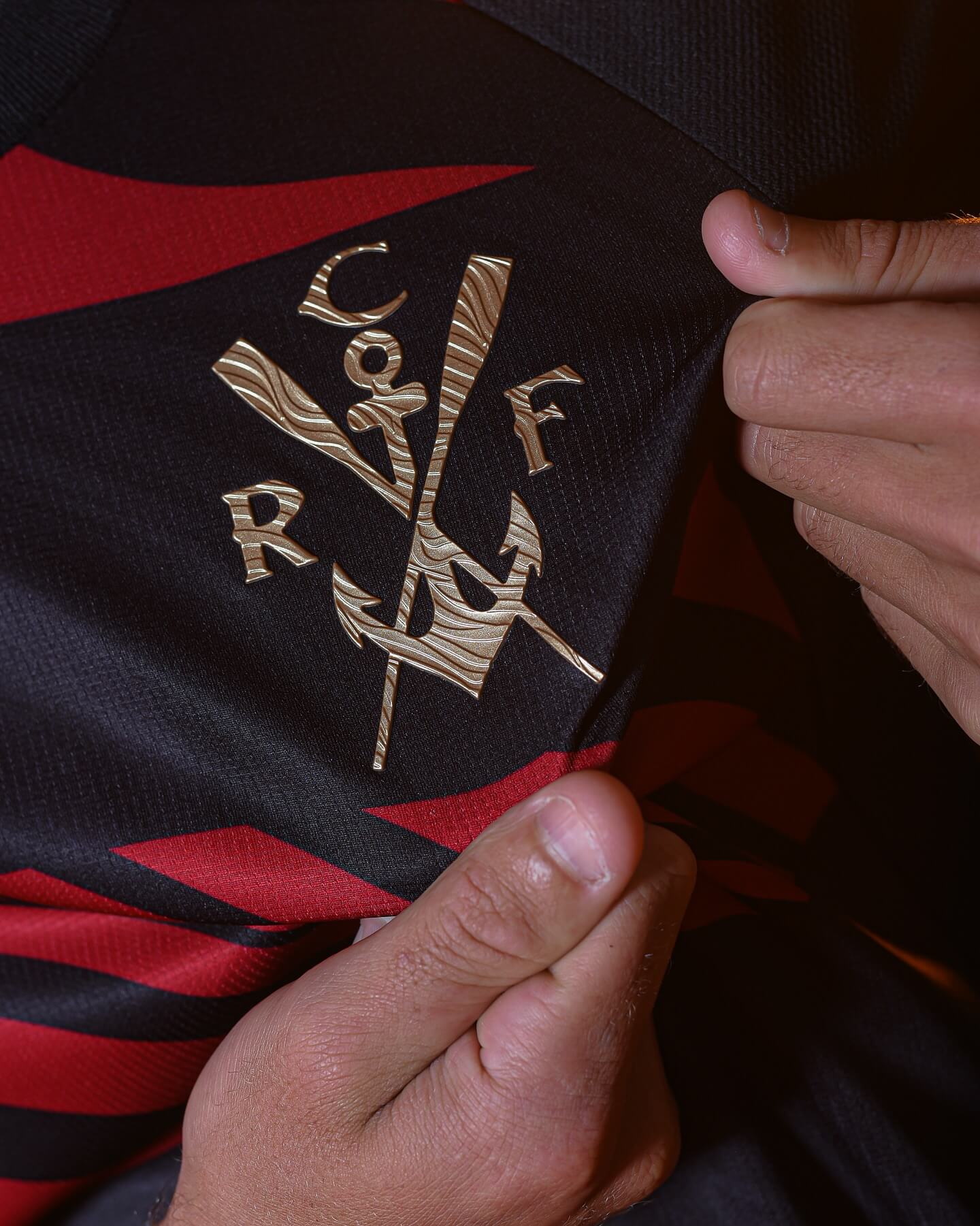 Flamengo lança camisa em homenagem aos 130 anos