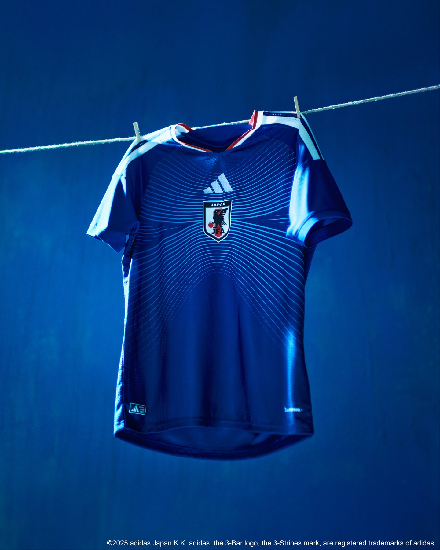 Camisa titular do Japão para a Copa 2026 é lançada pela adidas