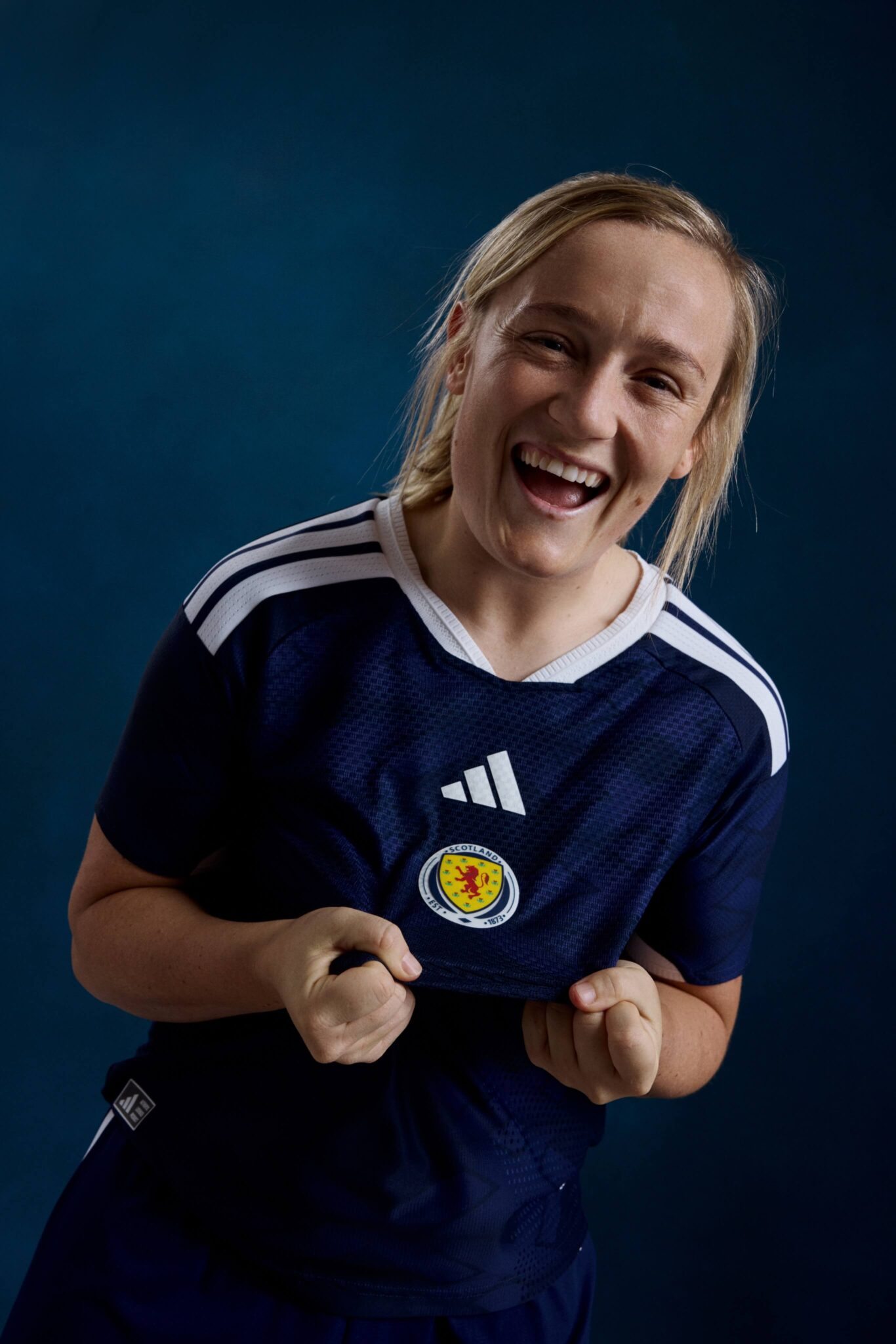 Camisa Esc&oacute;cia 2026 2027 titular azul marinho frente mosaico cruz santo andre adidas