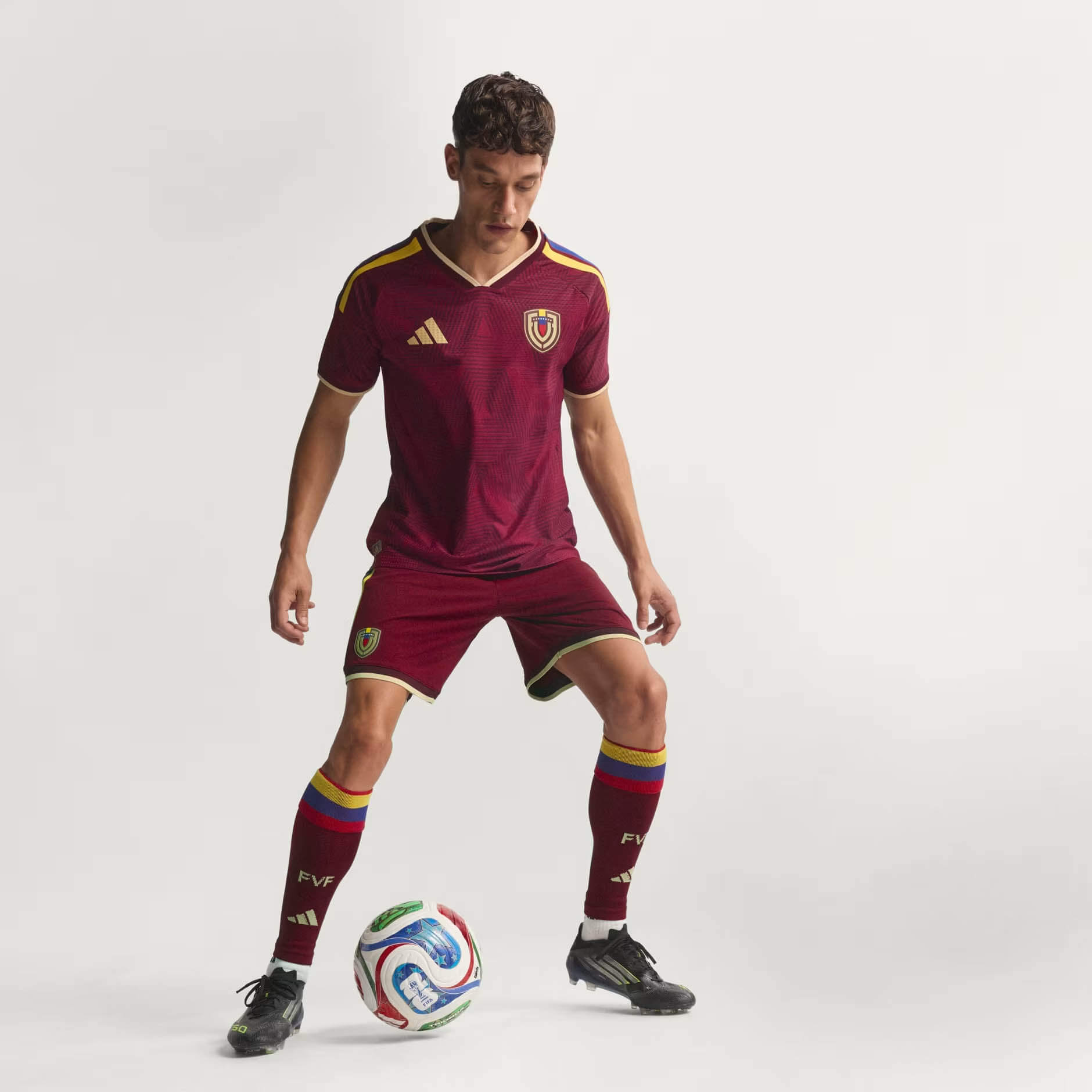 Camisa titular da Venezuela 2026-2027 adidas kit