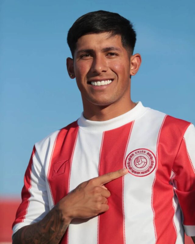 Union Santa Fé lança camisa de 96 anos do estádio