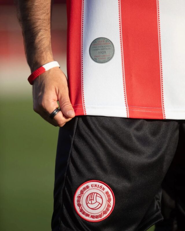 Union Santa Fé lança camisa de 96 anos do estádio