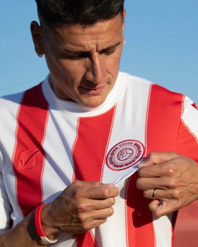 Union Santa Fé lança camisa de 96 anos do estádio