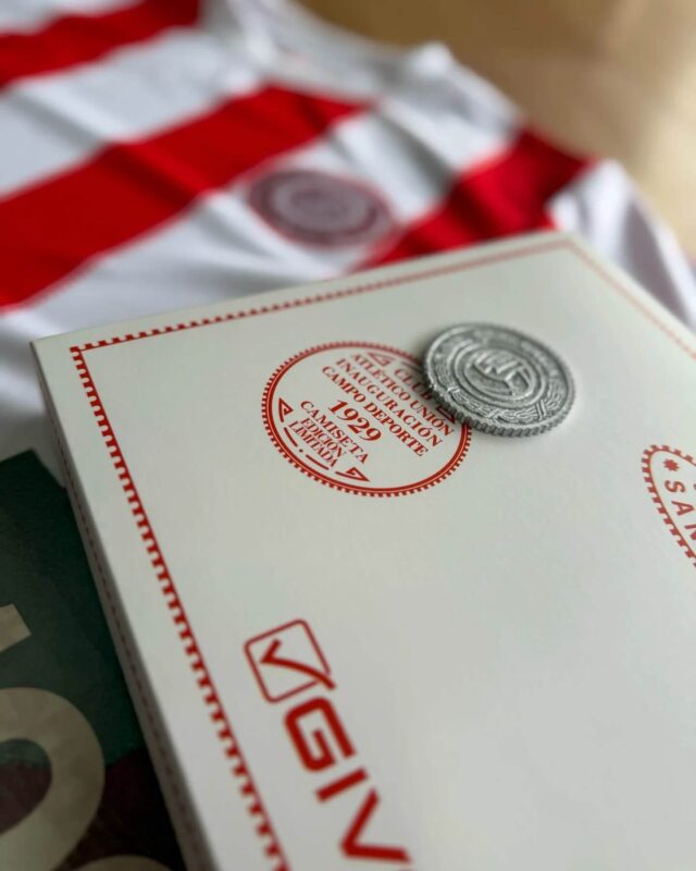 Union Santa Fé lança camisa de 96 anos do estádio