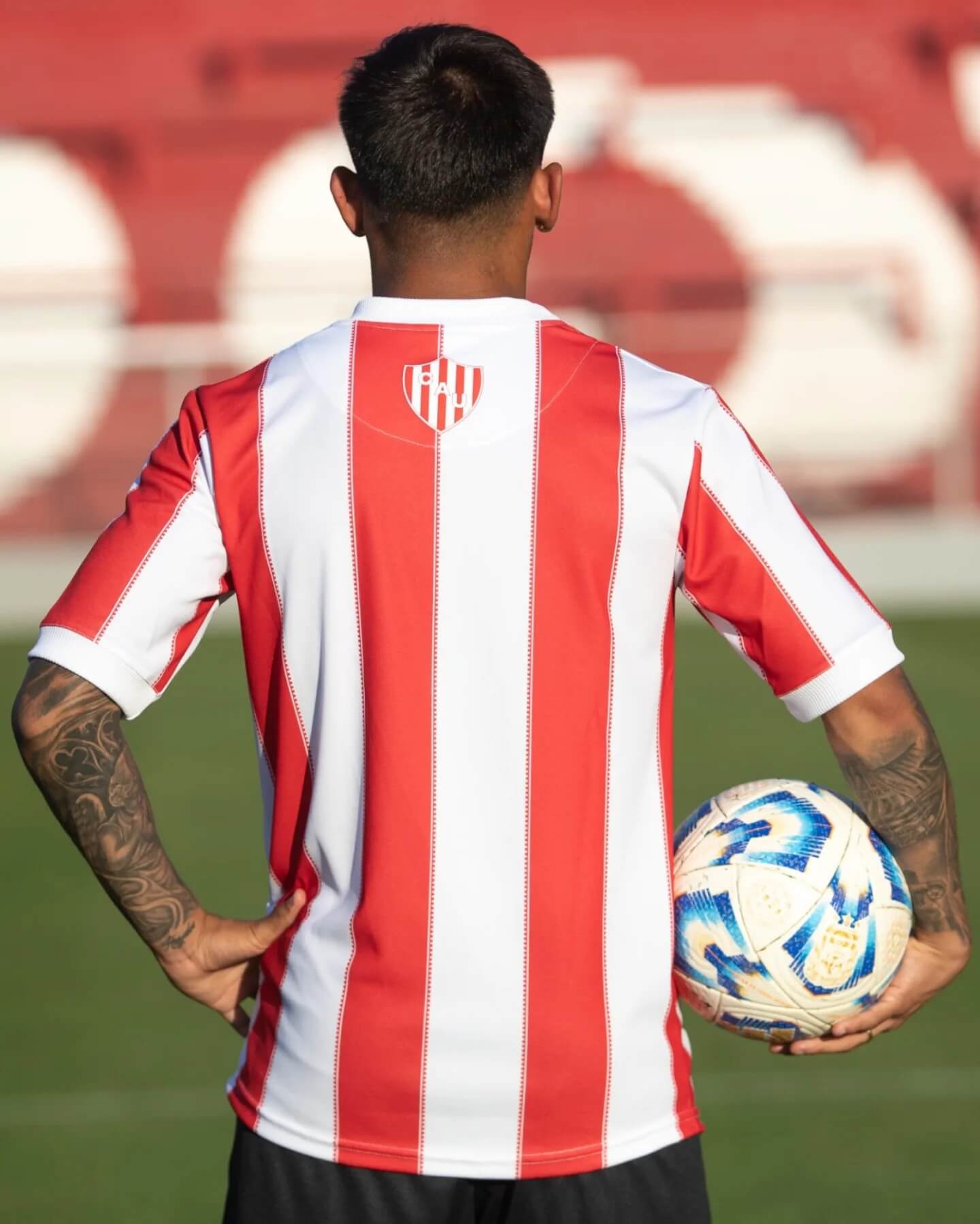 Union Santa Fé lança camisa de 96 anos do estádio
