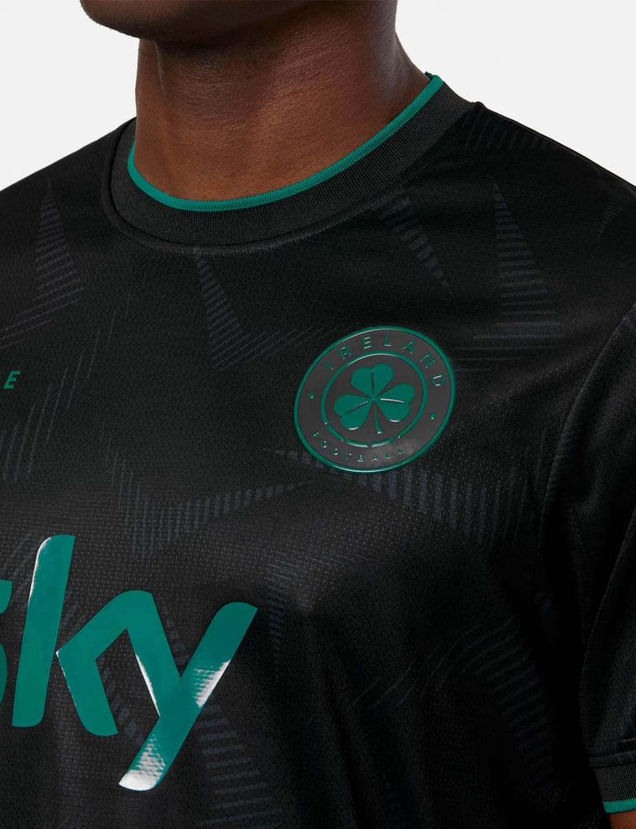 Camisa Stealth da Irlanda 2025-2026 Castore kit