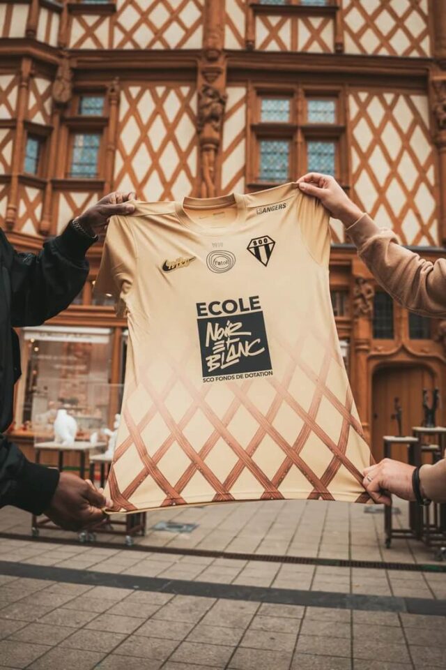 Angers SCO lança nova terceira camisa 2025-2026 em homenagem à Maison d'Adam