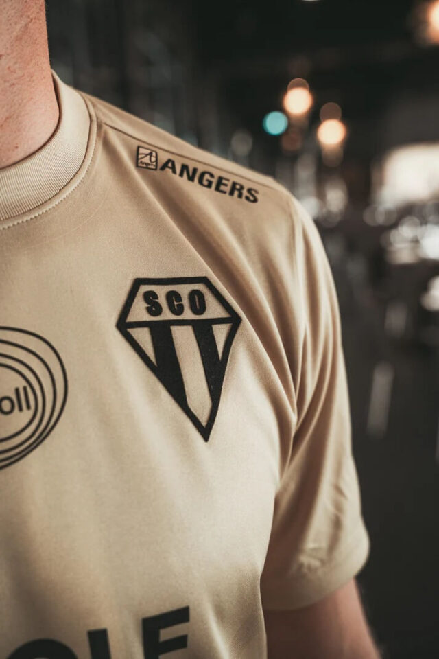 Angers SCO lança nova terceira camisa 2025-2026 em homenagem à Maison d'Adam