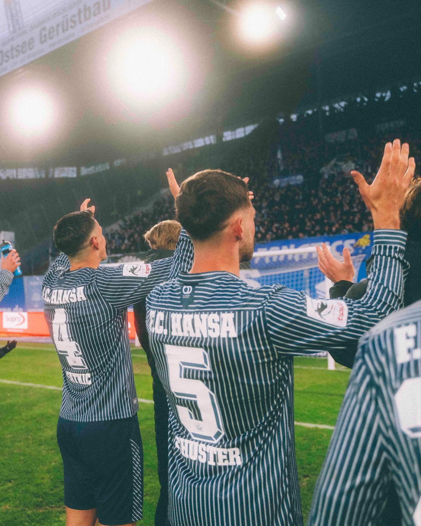 Hansa Rostock lança camisa de 60 anos