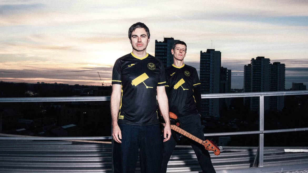 Camisa especial do Brentford x Hard-Fi 2025 JOMA