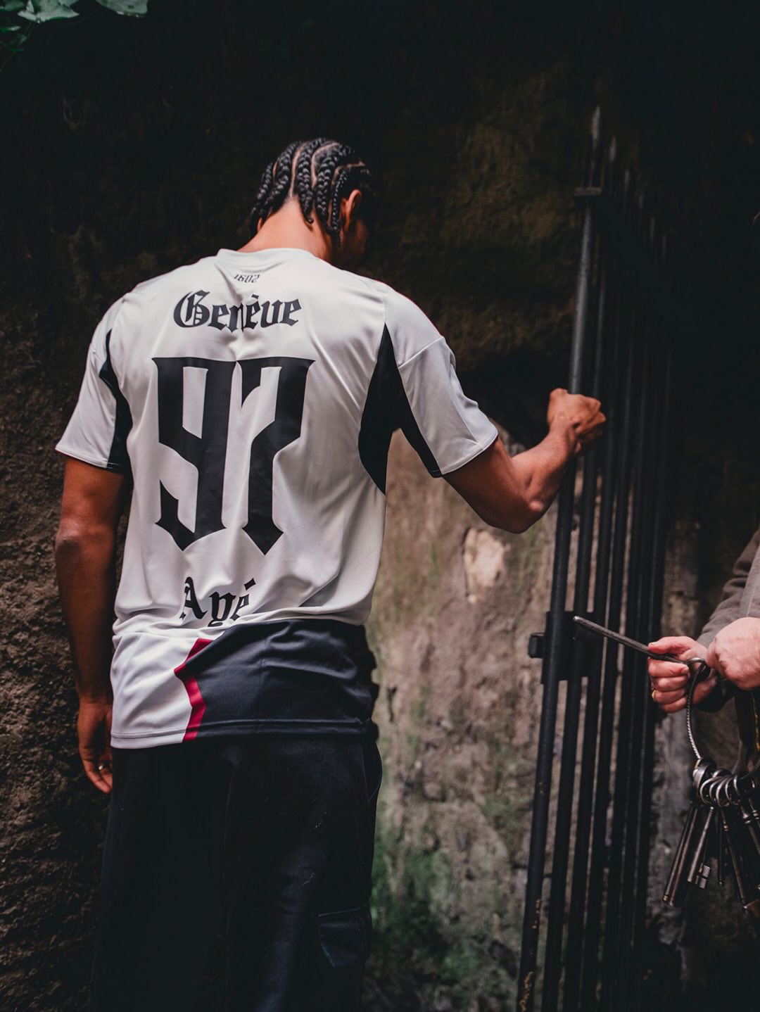 Servette FC lança camisa em homenagem à 'Noite da Escalada'