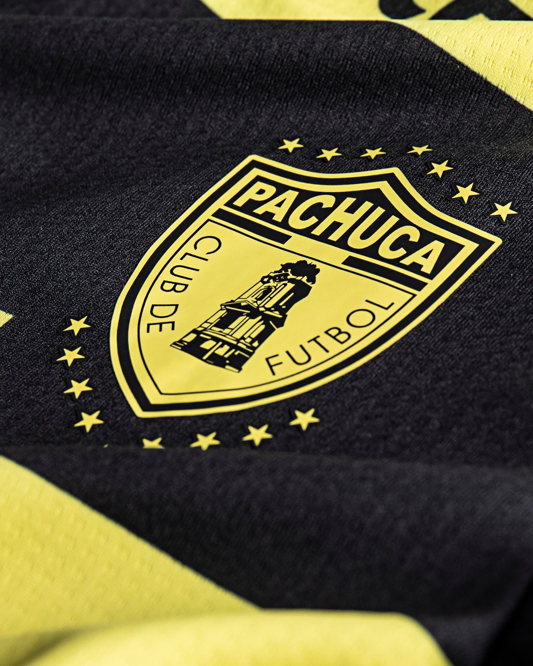 Terceira camisa do Pachuca 2025-2026 homenageia ídolo Miguel Calero