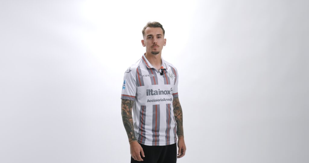US Cremonese lança camisa de Natal 2025