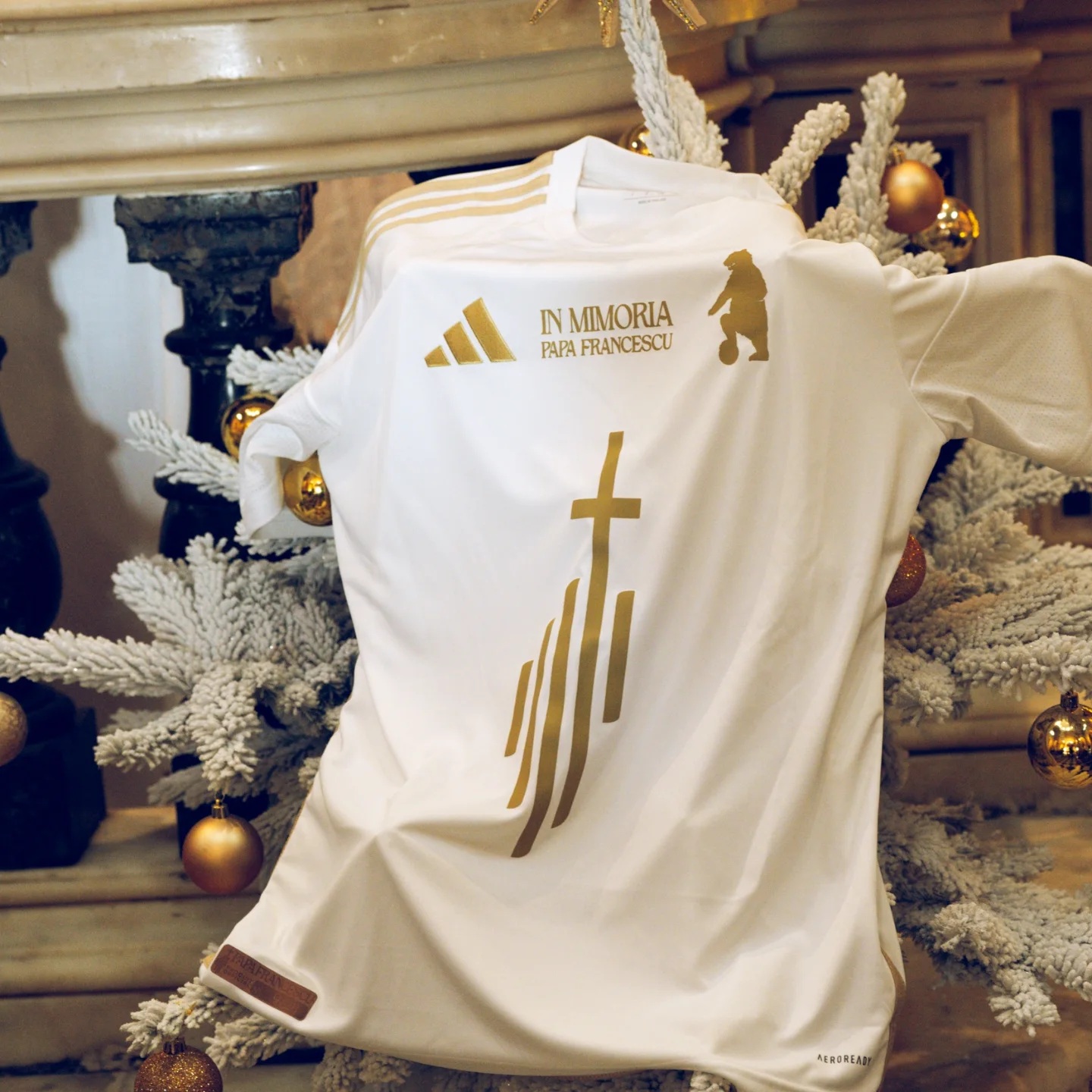 AC Ajaccio lança camisa em homenagem ao Papa Francisco