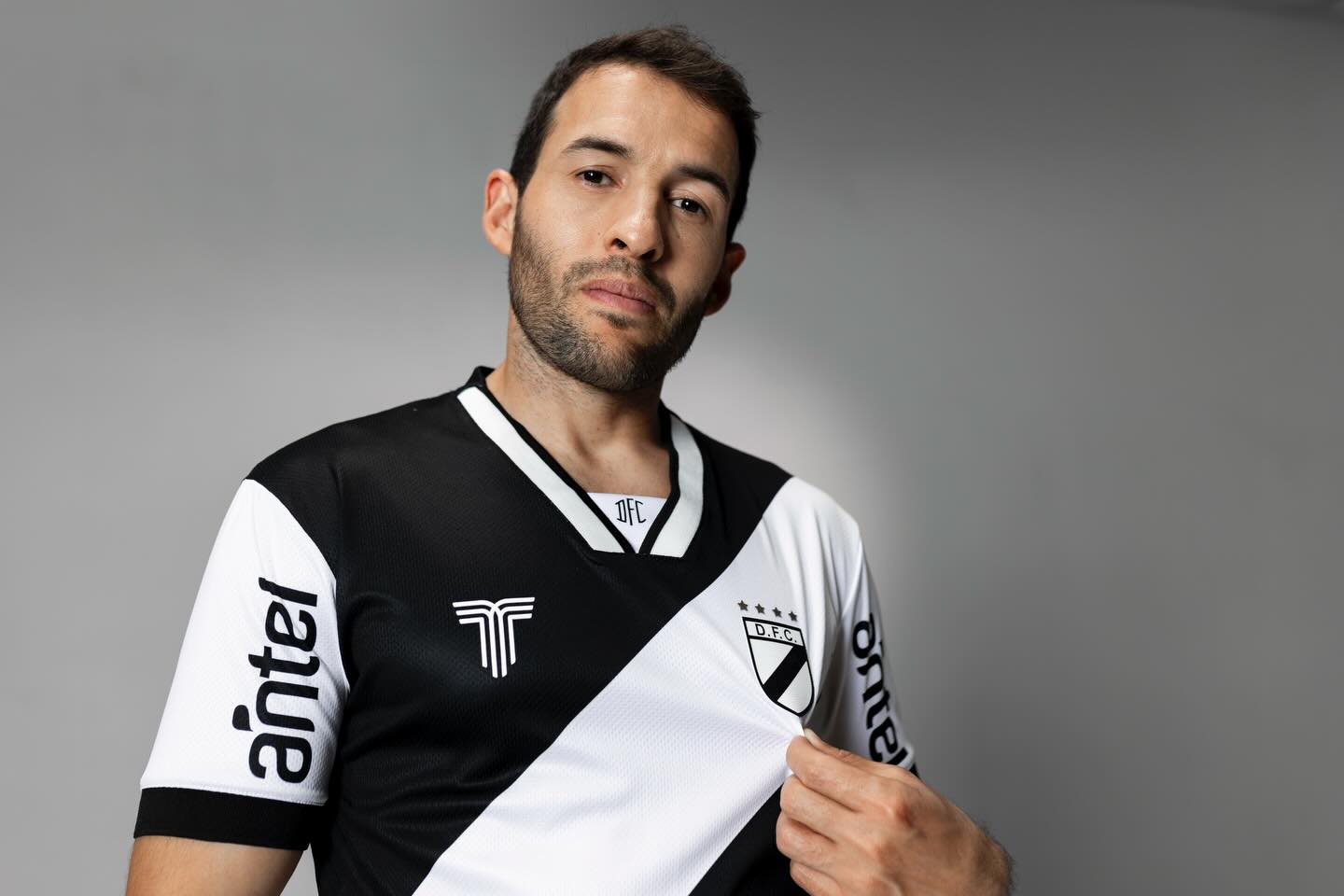 Camisas do Danubio FC 2026 são lançadas pela Tiffosi