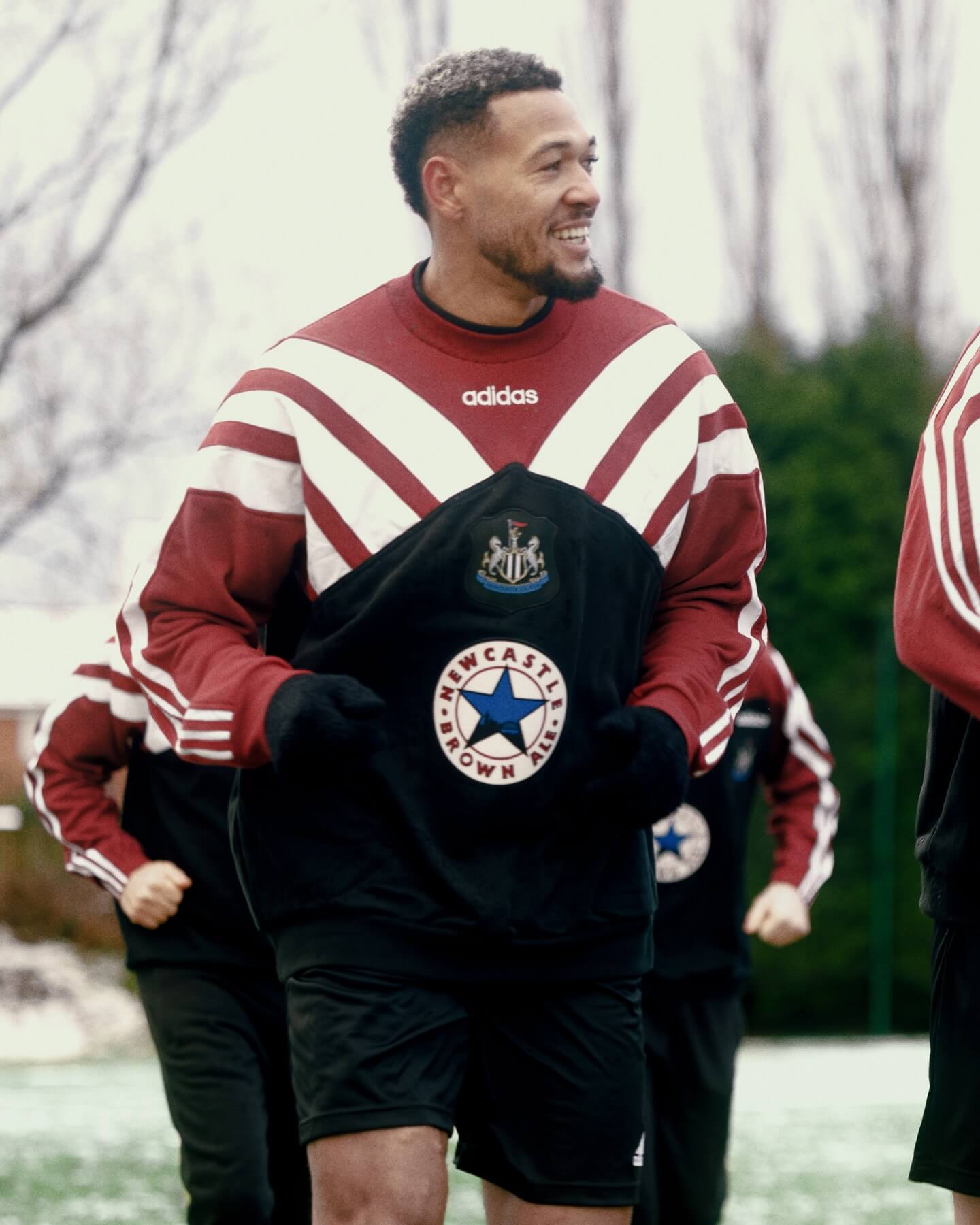 Newcastle United e adidas lançam coleção retrô com camisa reserva de 1995