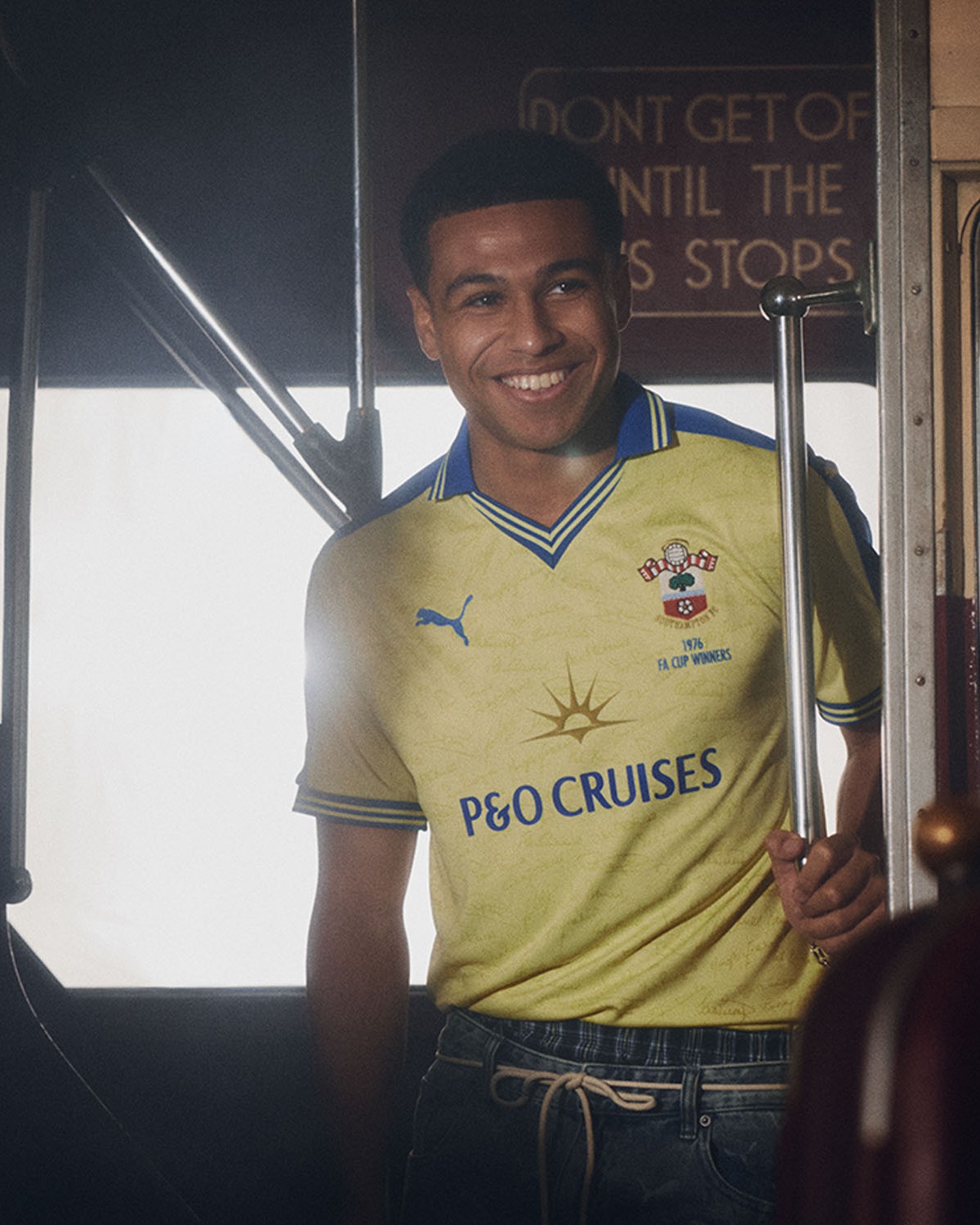 Southampton lança camisa em homenagem à FA Cup 1976