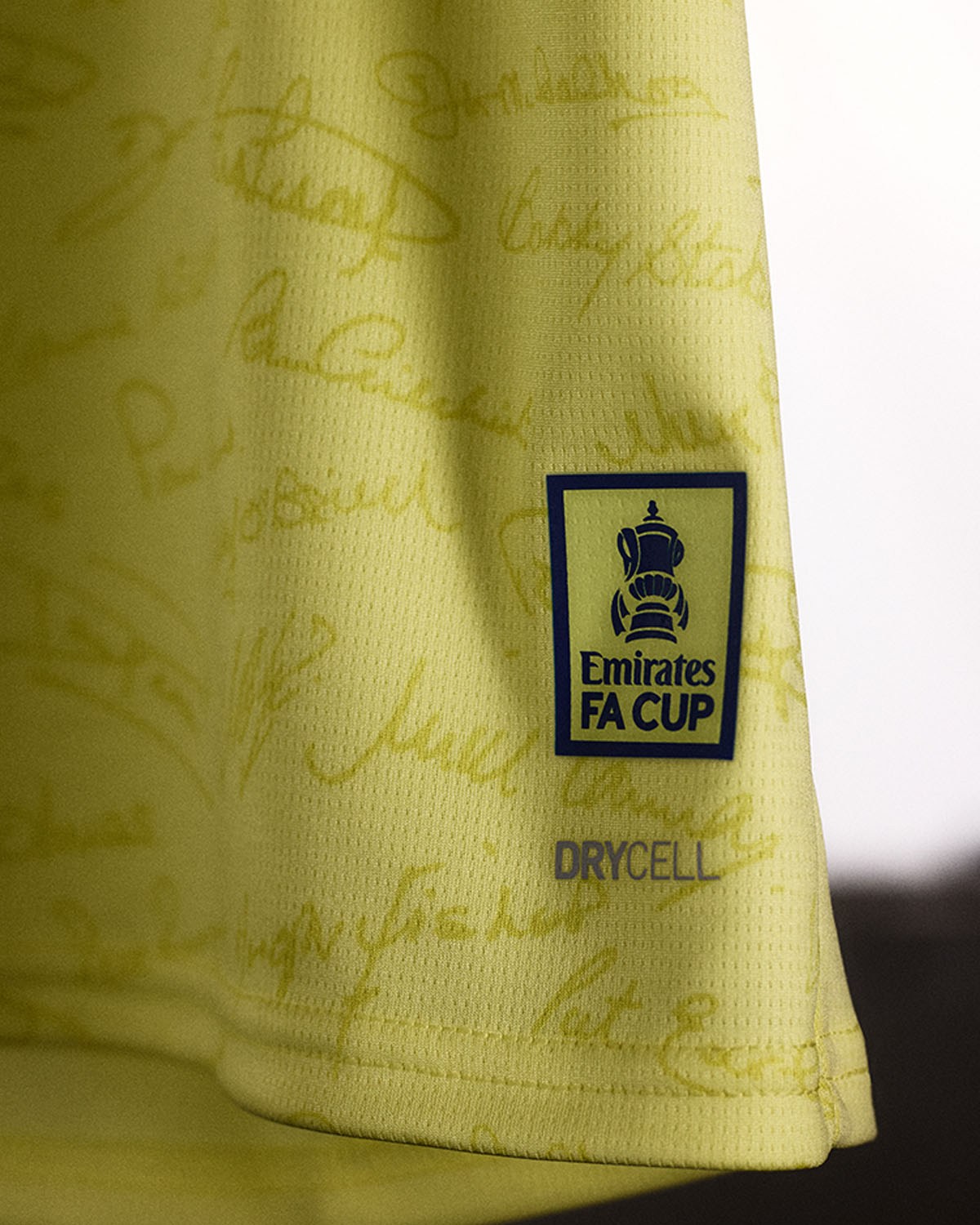 Southampton lança camisa em homenagem à FA Cup 1976