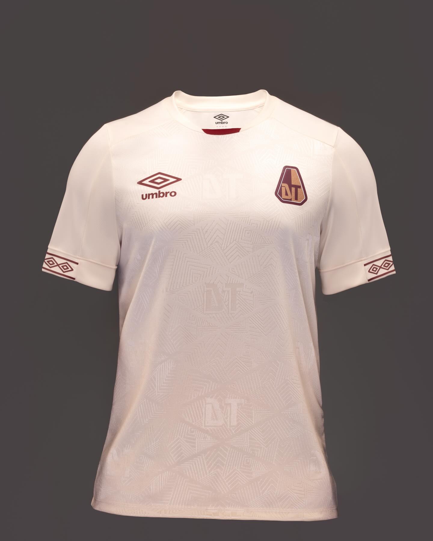 Camisas do Deportes Tolima 2026 são reveladas pela Umbro