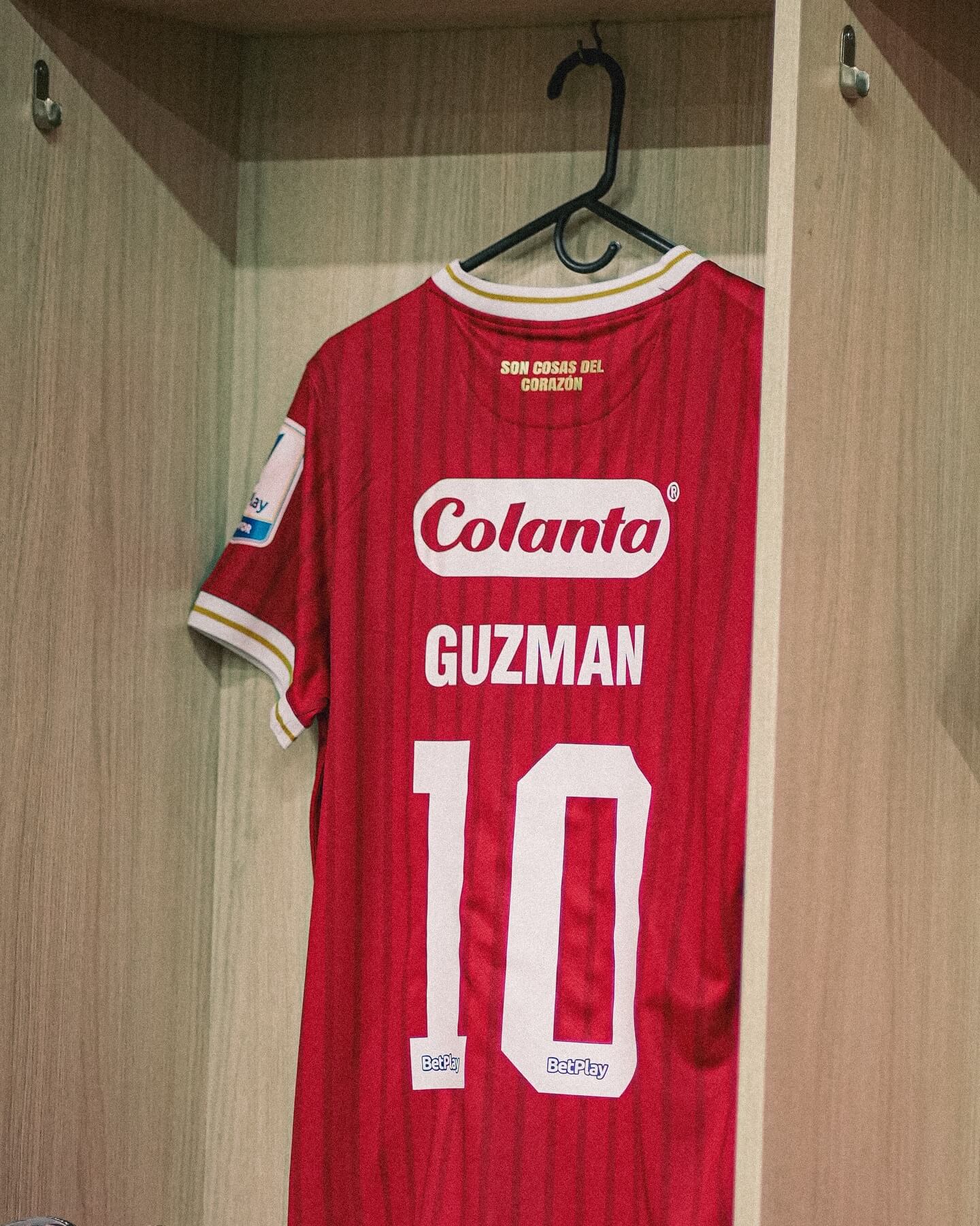 América de Cali e Reebok lançam nova camisa titular 2026