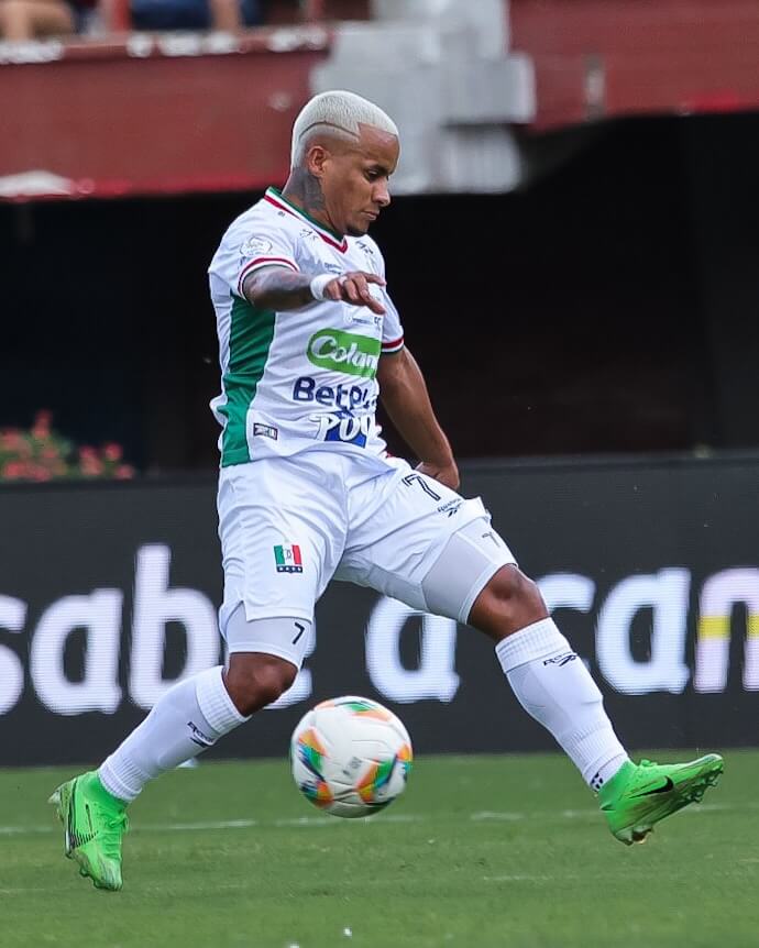 Camisa titular do Once Caldas 2026 é revelada pela Reebok