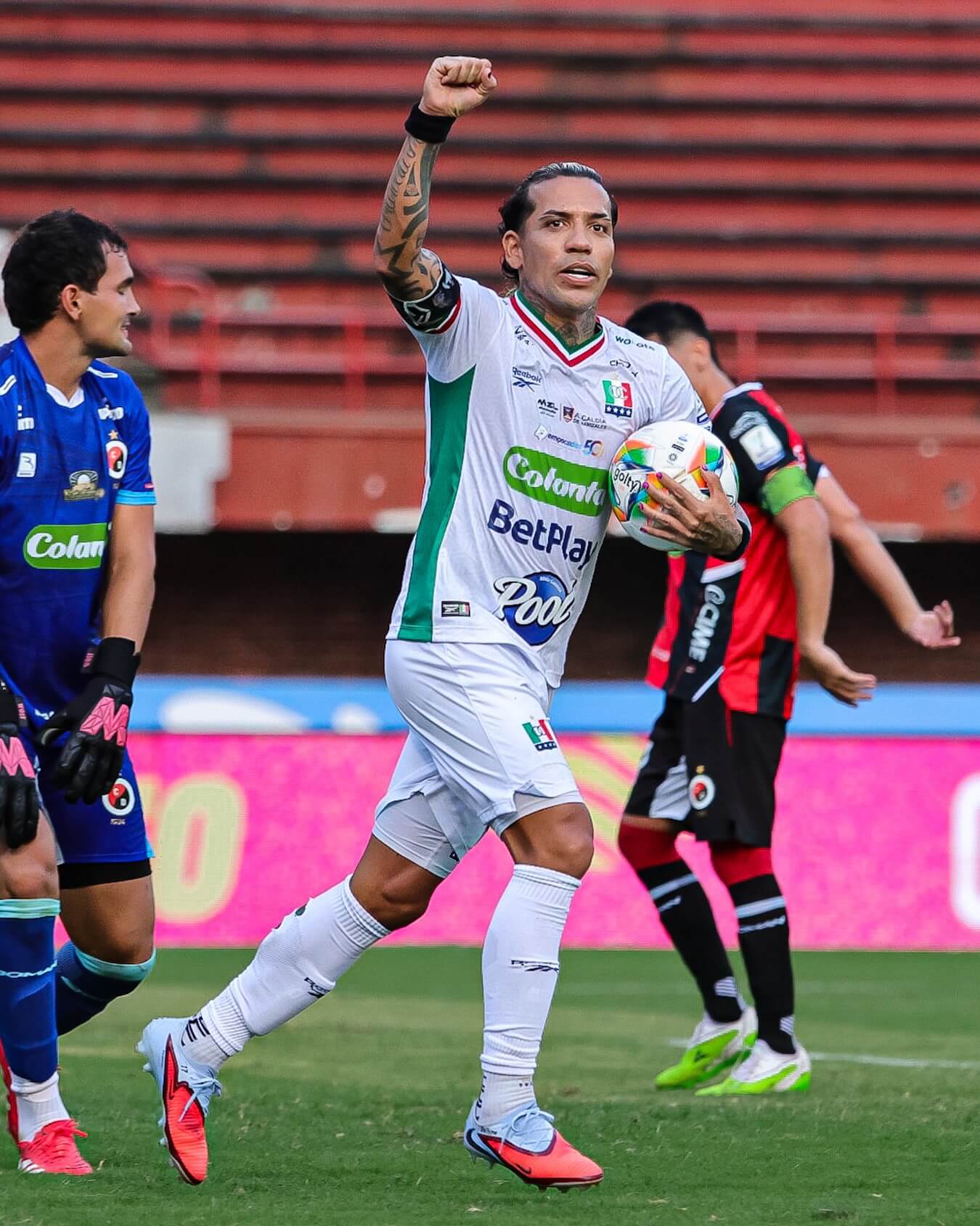 Camisa titular do Once Caldas 2026 é revelada pela Reebok