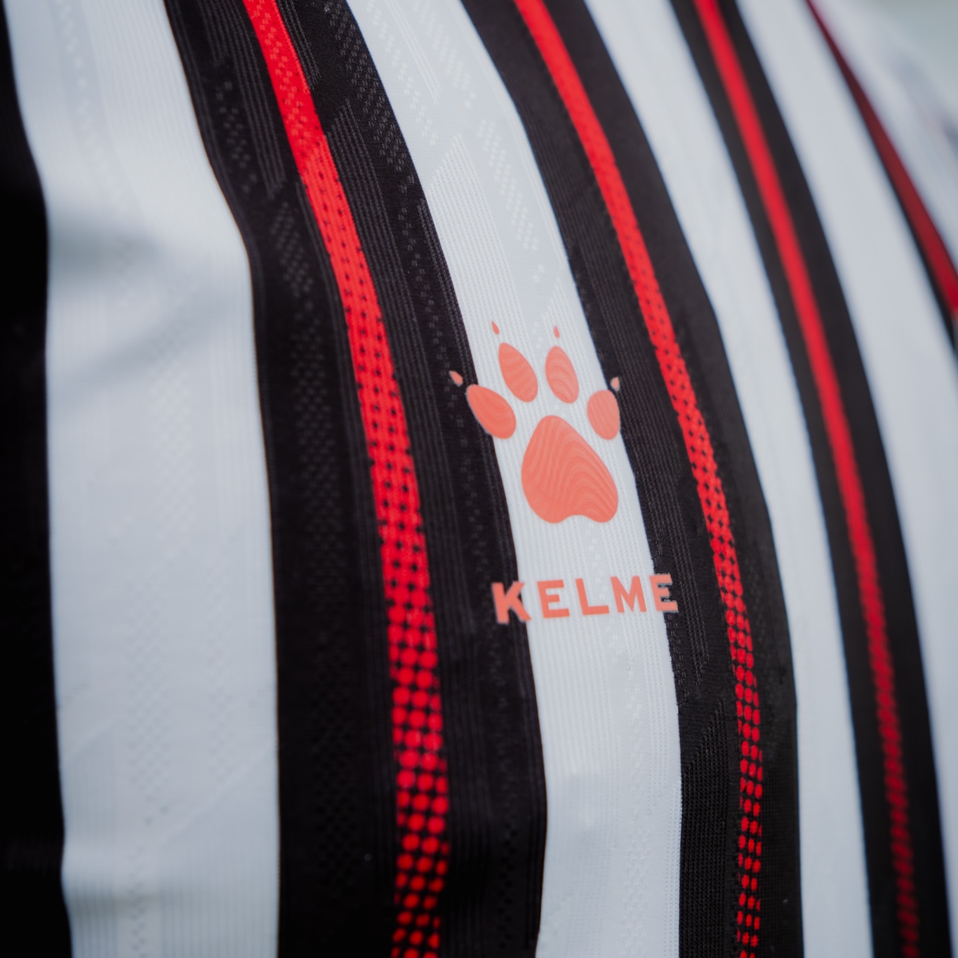 Kelme lança novas camisas do Anápolis FC para 2026