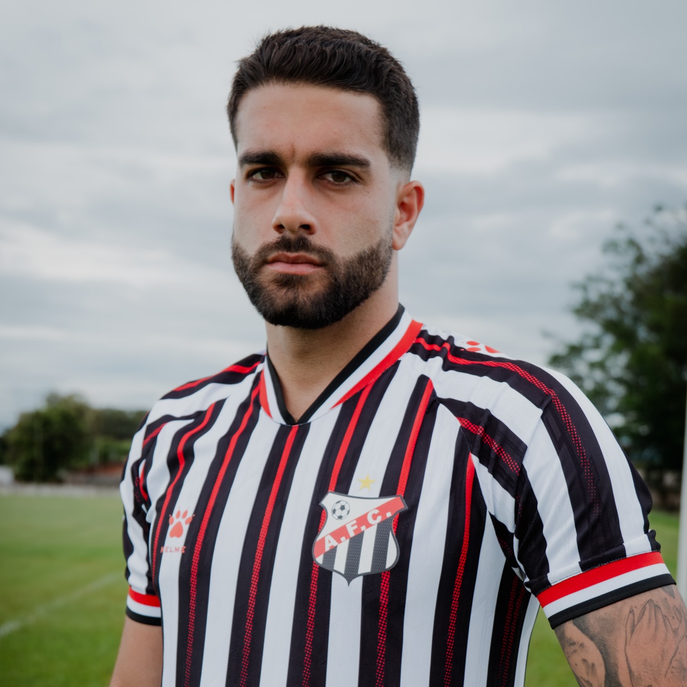 Kelme lança novas camisas do Anápolis FC para 2026