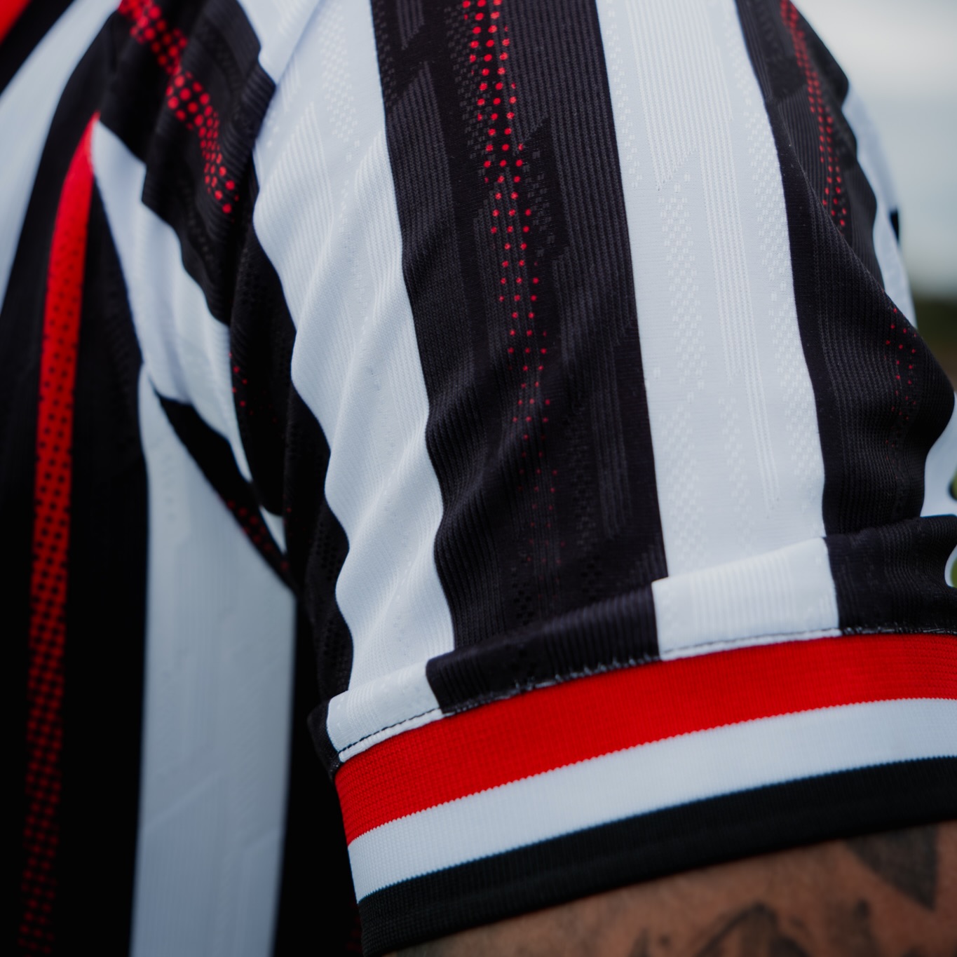 Kelme lança novas camisas do Anápolis FC para 2026