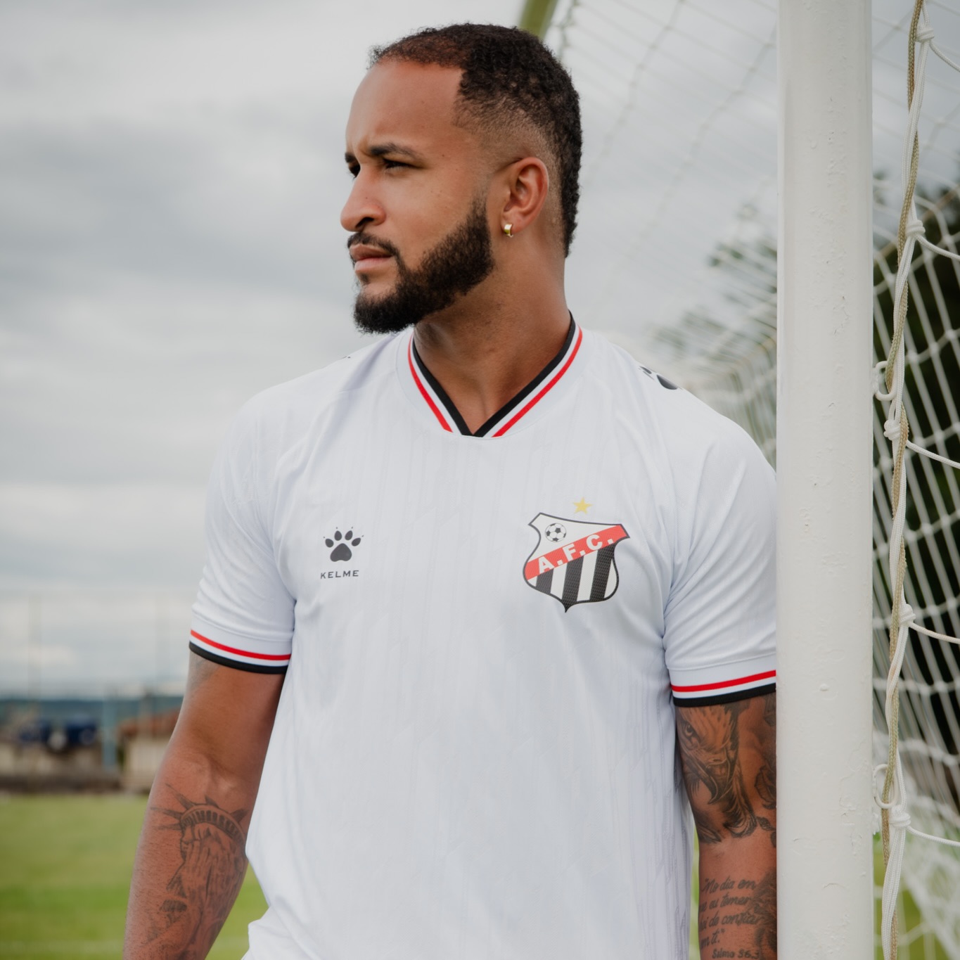 Kelme lança novas camisas do Anápolis FC para 2026