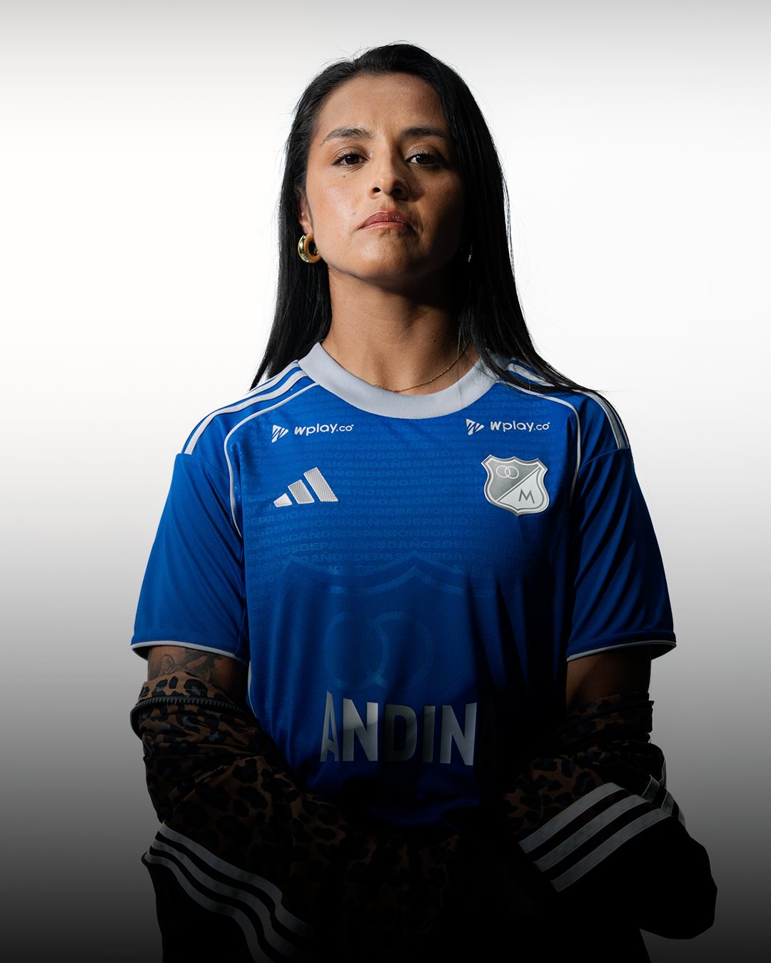 Camisa titular do Millonarios 2026 é revelada pela adidas