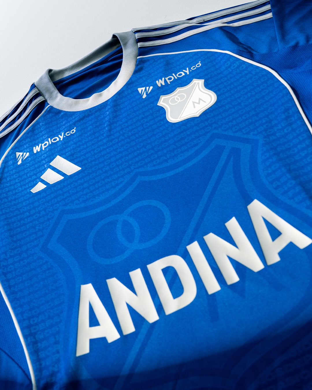 Camisa titular do Millonarios 2026 é revelada pela adidas
