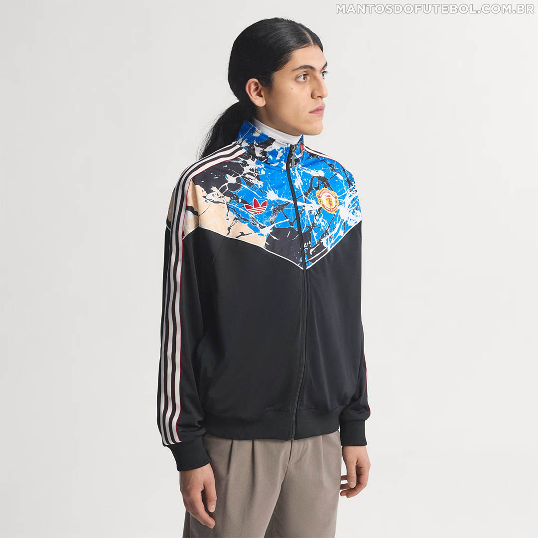 Jaqueta Manchester United x Stone Roses 2026 adidas
