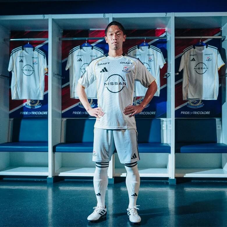 Camisas do Yokohama F. Marinos 2026 são lançadas pela adidas