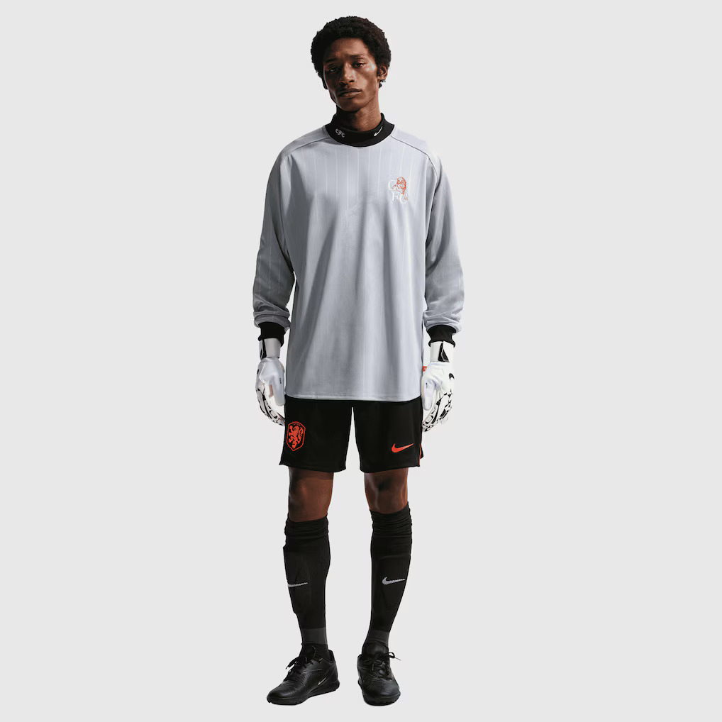 Chelsea e Nike lançam coleção retrô de 1994