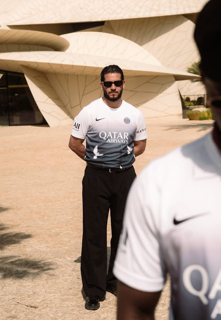 PSG lança camisa pré-jogo em parceria com a 3.Paradis