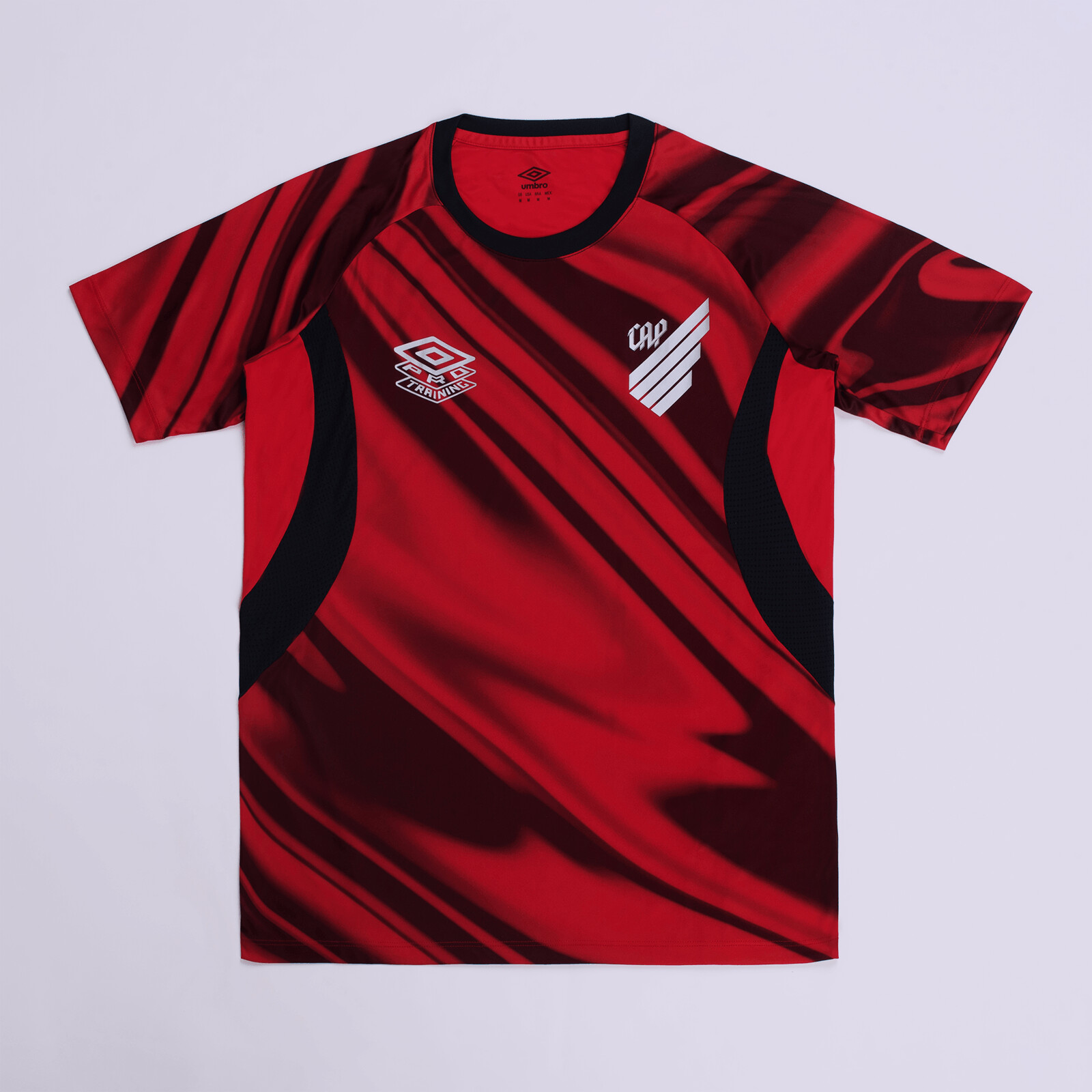 Athletico-PR e Umbro lançam coleção de treino e viagem 2026