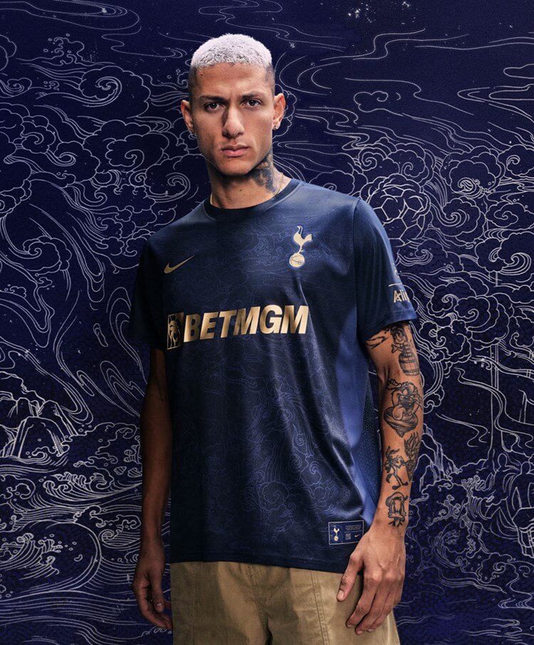 Tottenham camisa pré-jogo Ano do Cavalo 2026 Nike