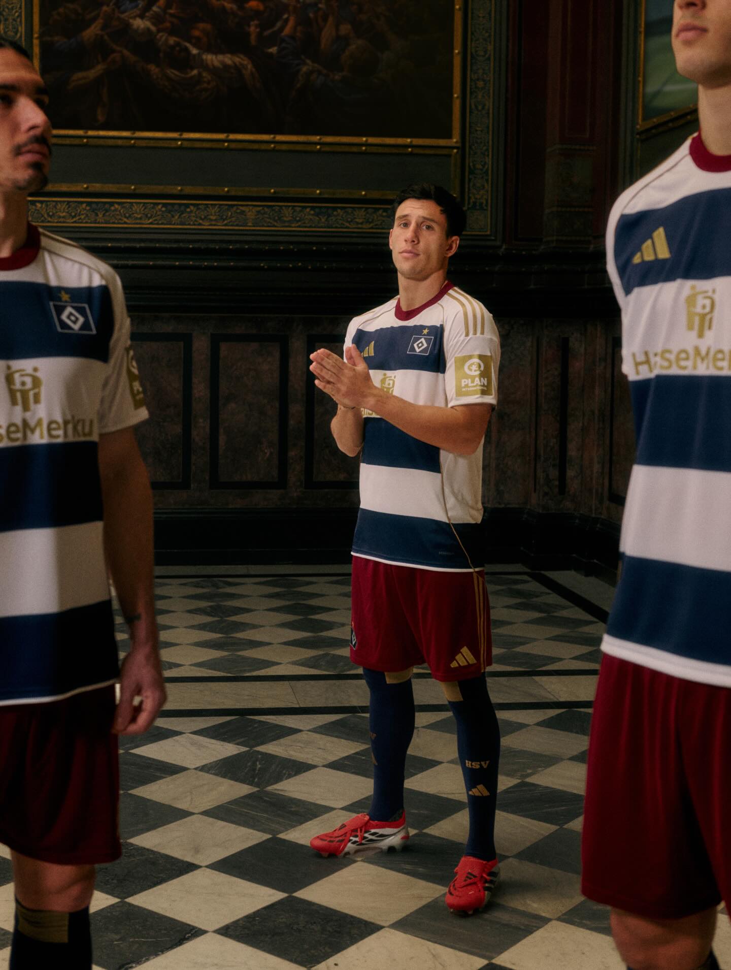 Hamburgo lança nova camisa especial pelos 1887 jogos na Bundesliga