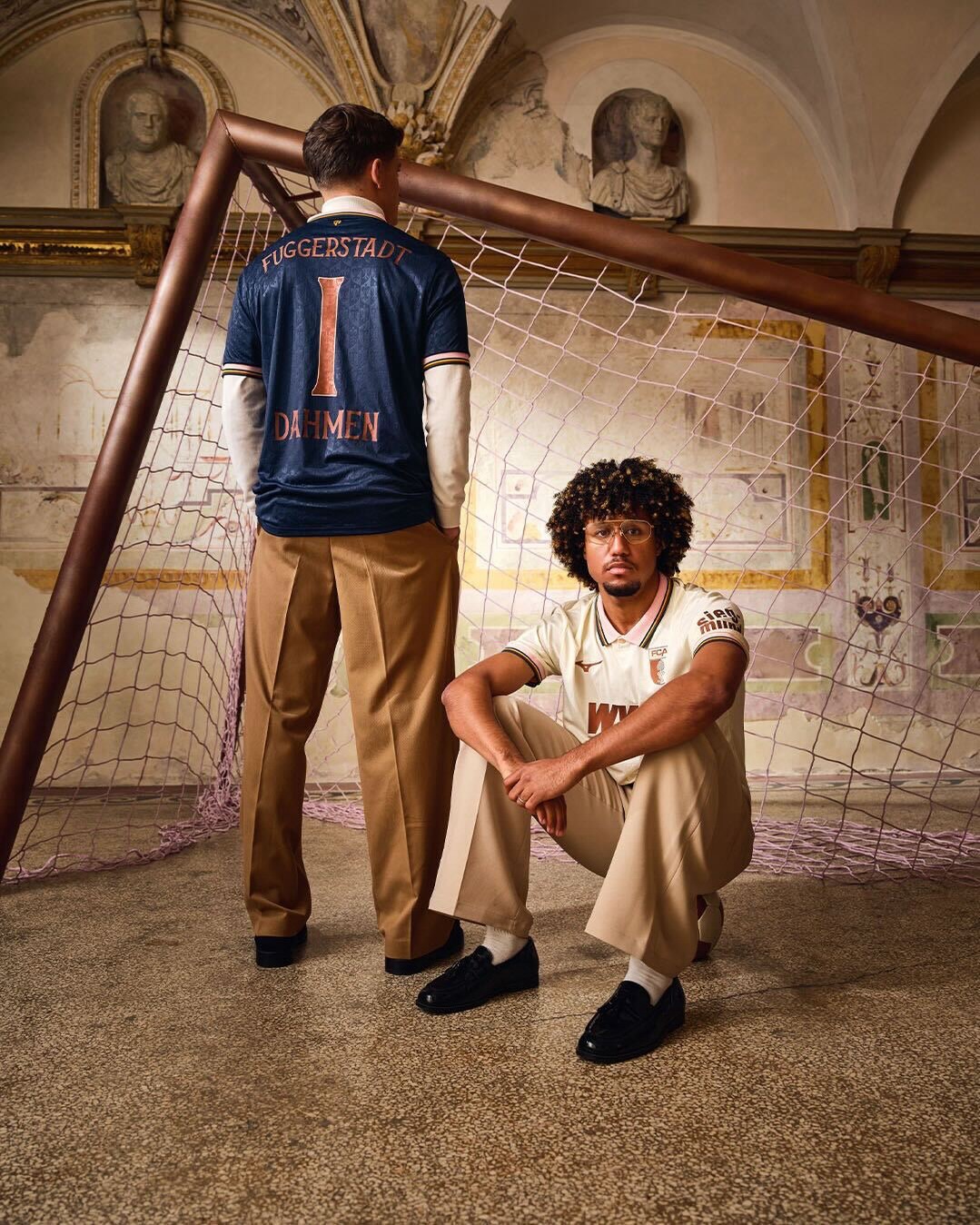 FC Augsburg apresenta nova quarta camisa para a temporada 2025-2026