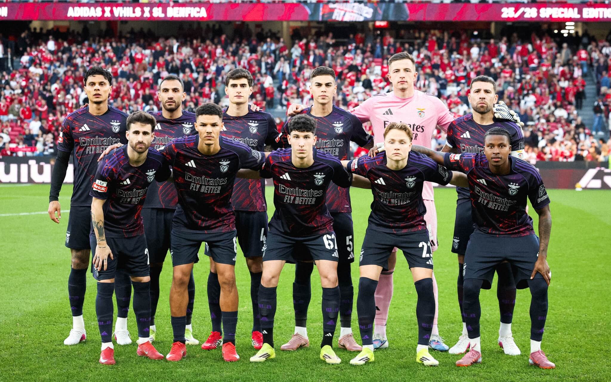 Camisa especial do Benfica x Vhils 2026 adidas