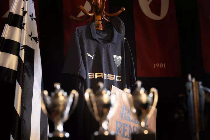 camisa de 125 anos do rennes puma