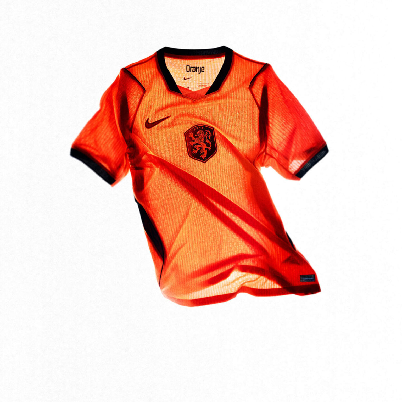 camisa holanda 2026 laranja nike home frente escudo le&atilde;o preto gola preta punhos pretos copa do mundo 2026