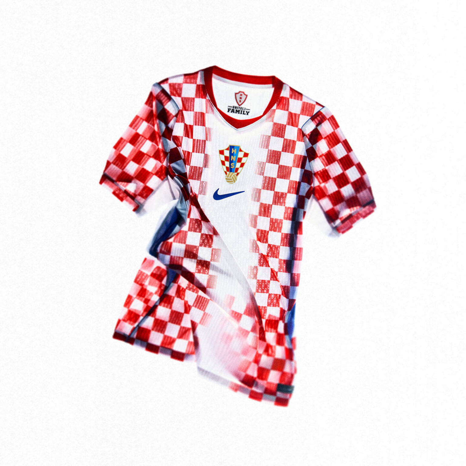 camisa croacia 2026 nike home costas xadrez vermelho branco faixa branca central recortes azuis espa&ccedil;o personaliza&ccedil;&atilde;o nome n&uacute;mero copa do mundo 2026 croatia jersey