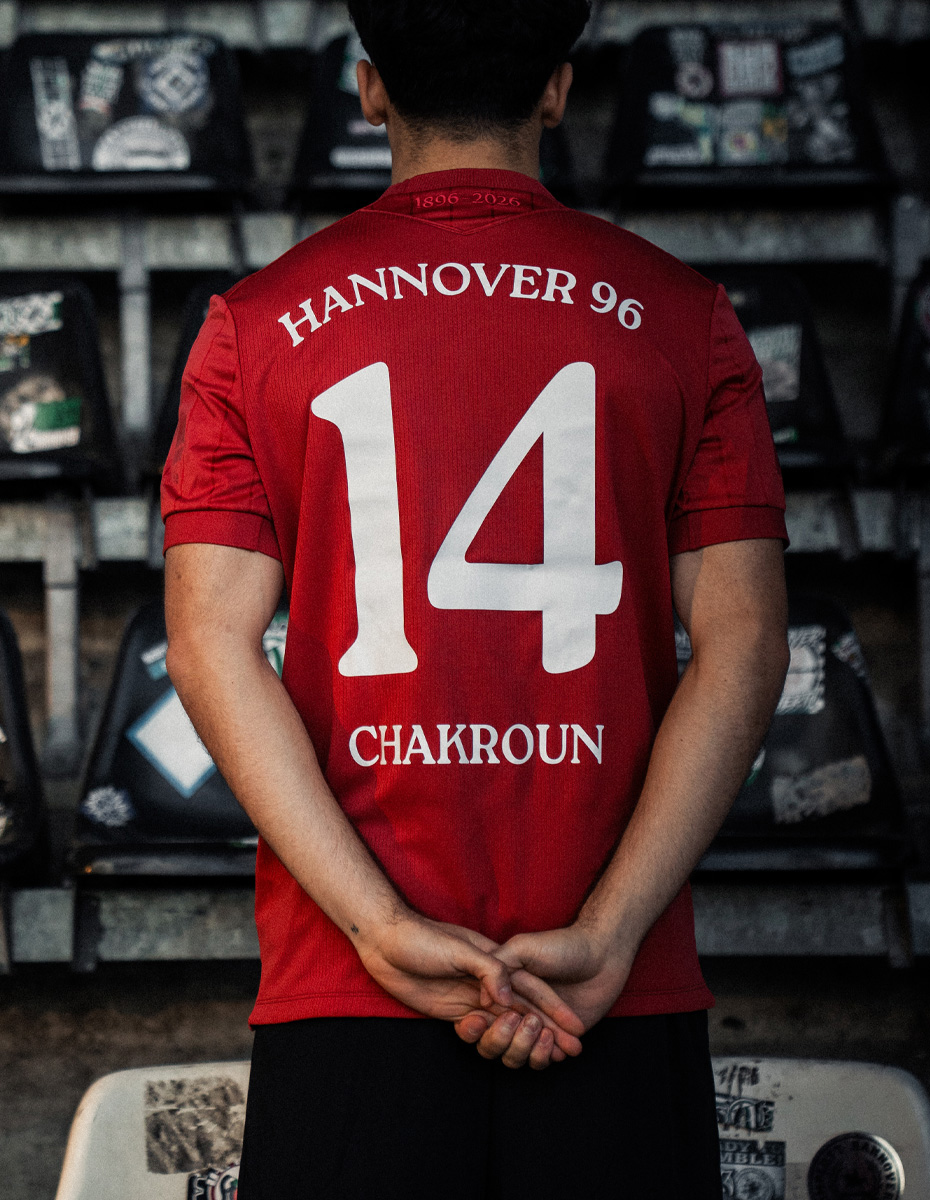 Hannover 96 lança camisa de 130 anos