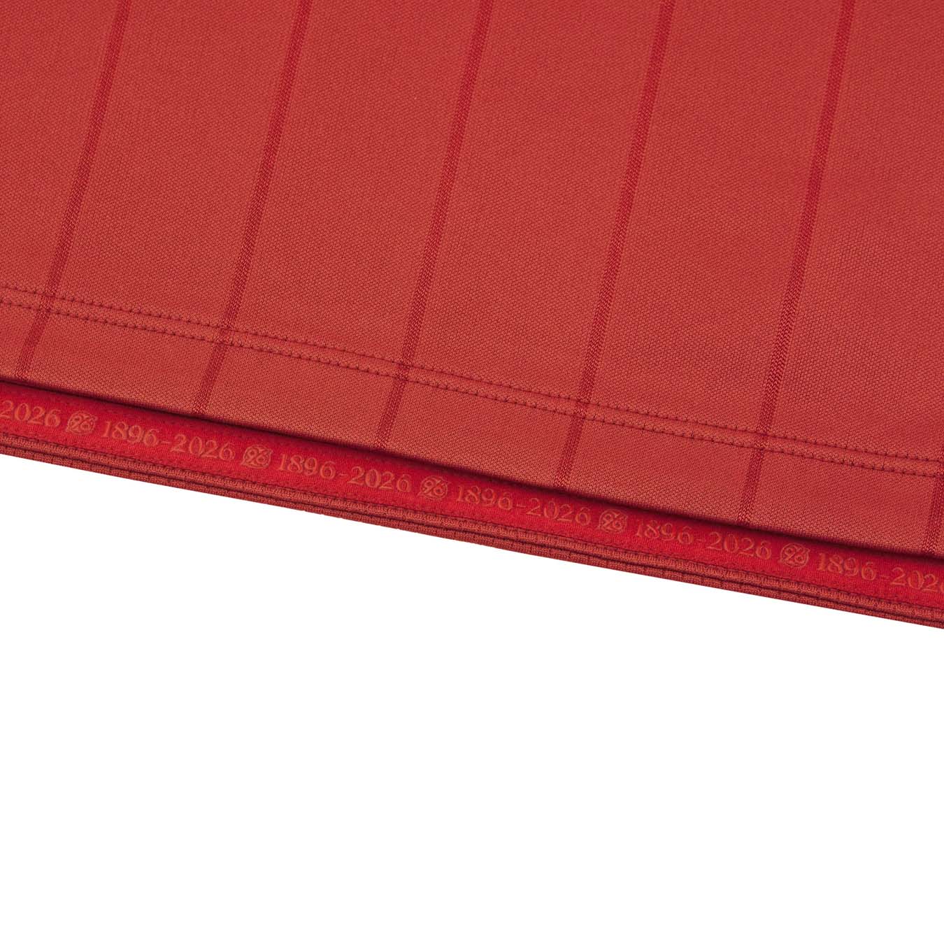 Hannover 96 lança camisa de 130 anos