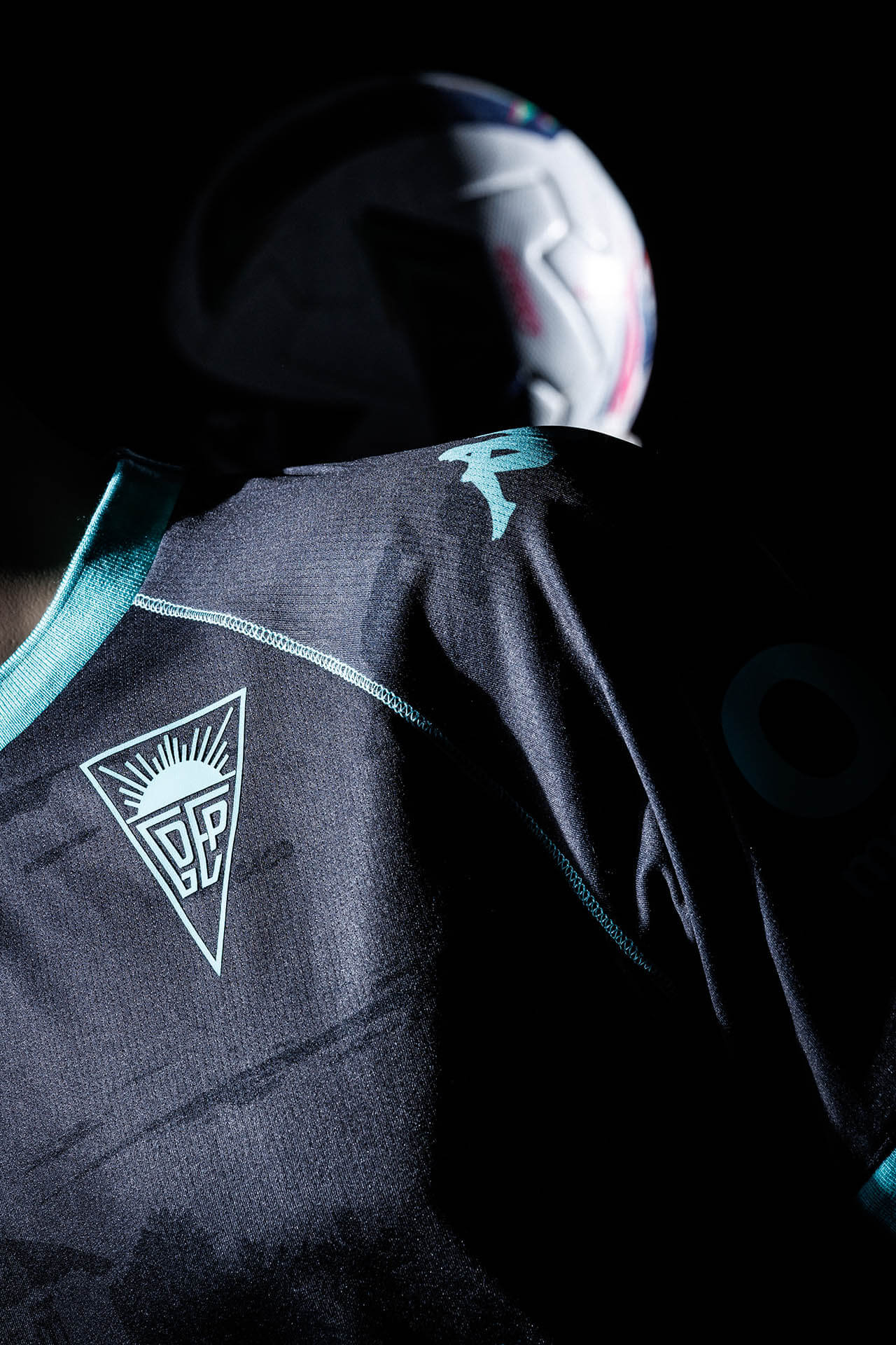 Estoril Praia lança quarta camisa com homenagem a Cascais